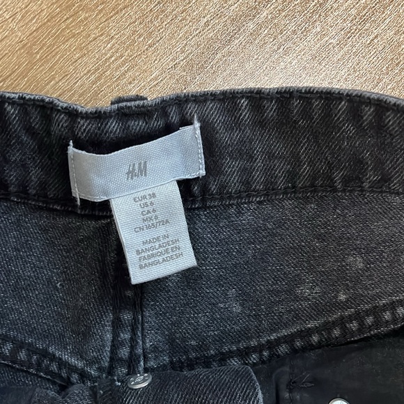 H&M High Waisted Black Jean Shorts - Picture 2 of 4